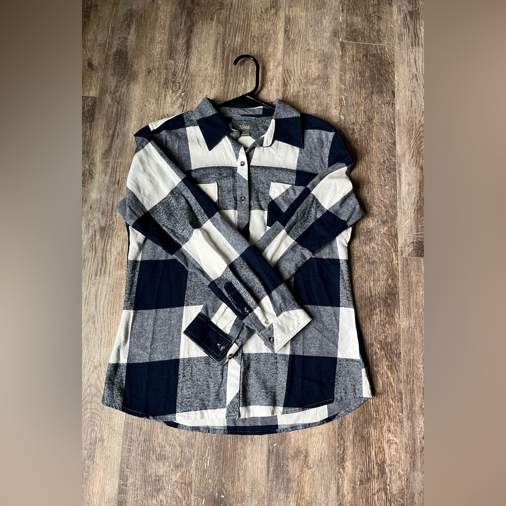 NATURAL REFLECTS Blue and White Flannel, Women’s, Size Medium .